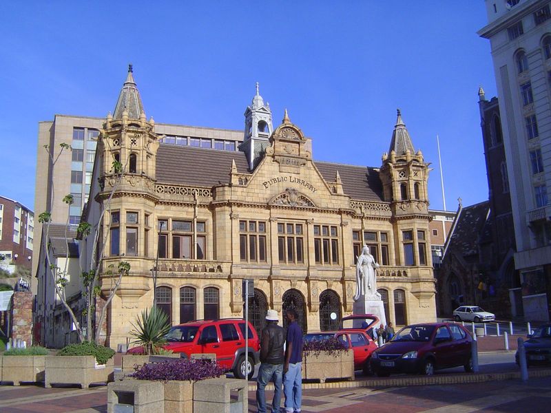 Kitty-corner to the town hall is the public library, completed in 1902 on the site of an old court house. The architect was one Henry Cheers