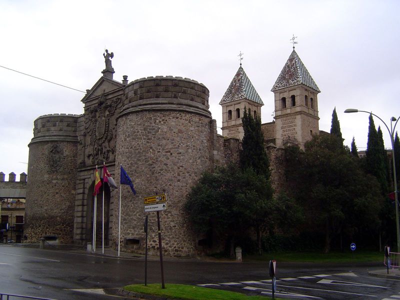 Here are those towers, part of the Puerta Nueva de Bisagra. Parts of the gate are old, a fact hinted at by the name Bisagra, which is a corr