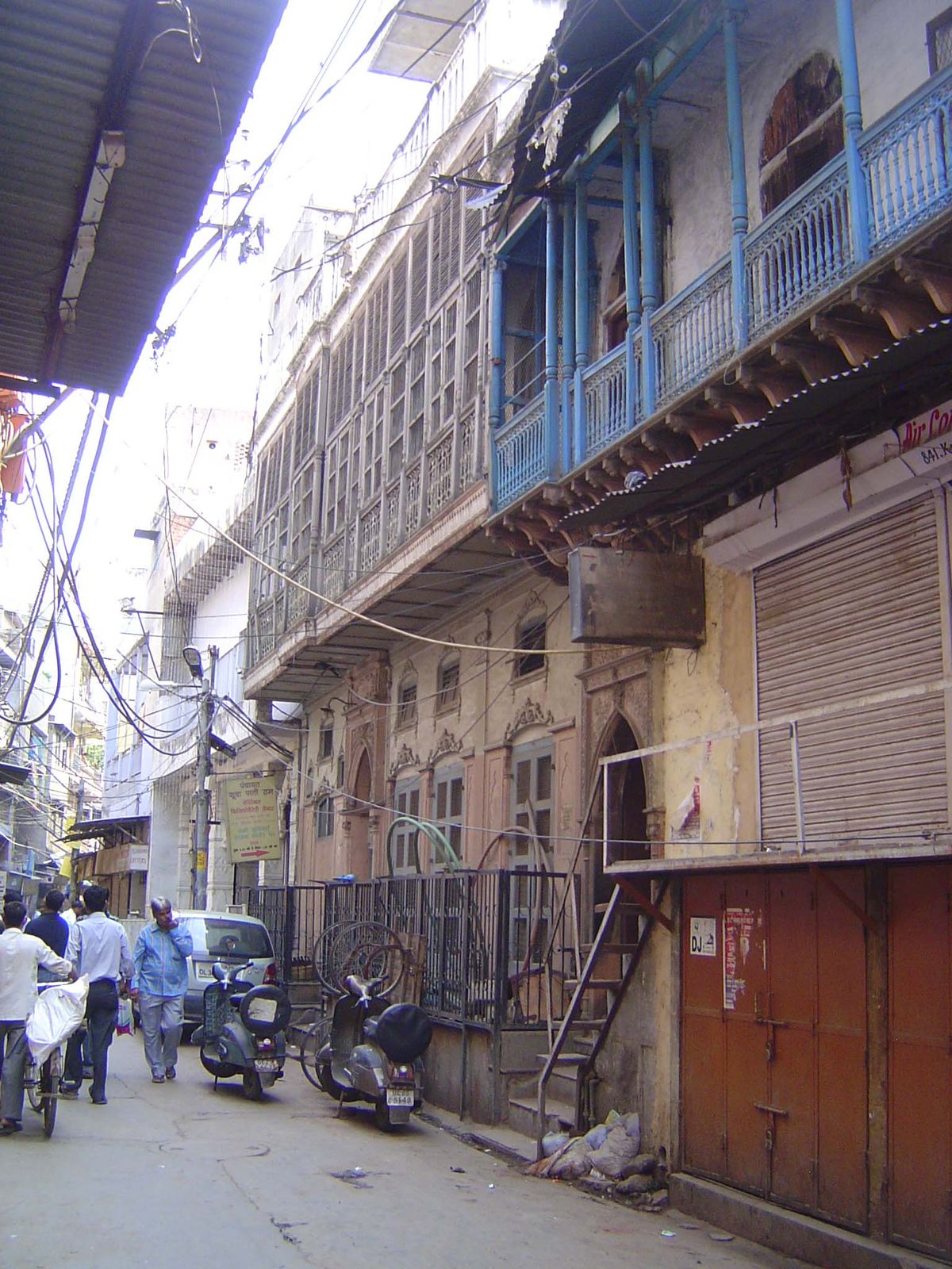 Upstairs, balconies had privacy screens.