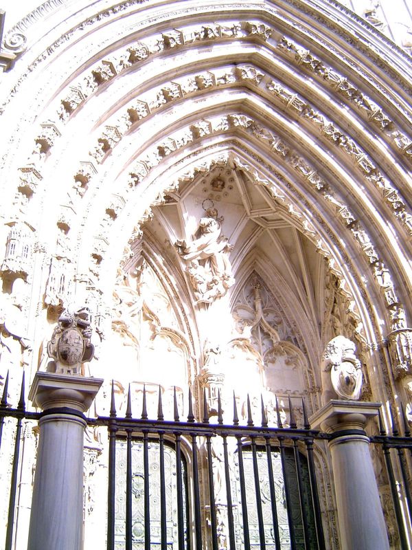 On the south side of the cathedral, the Door of the Lions sometimes called the Puerta de los Apostoles or Icones was executed by Hannequin o