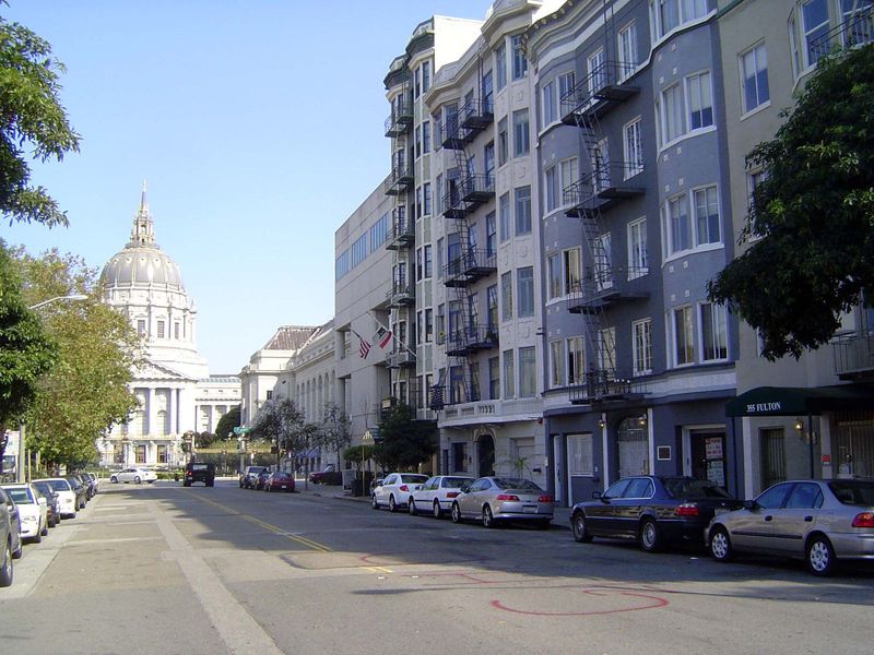 In the late 1940s, the pre-kindergarten boy knew one of the apartment buildings on the right. His father's mother lived here with her widowe