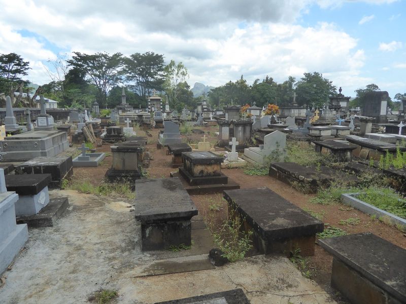 A hundred meters from the front gate there's a large and mostly French cemetery.