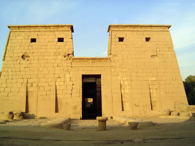 Still farther west in this southern side of the central enclosure is the hypostyle hall of the Temple of Khonsu.