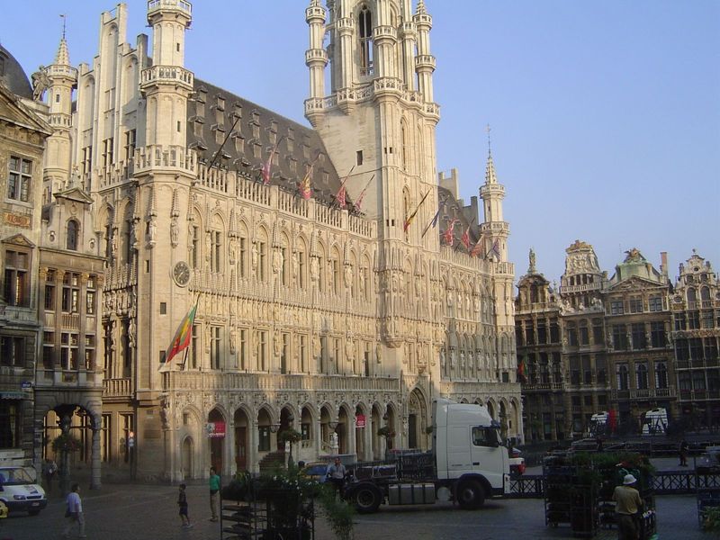 What's more interesting than these two dominating buildings is the collection of guild houses that completes the square. A few can be seen o
