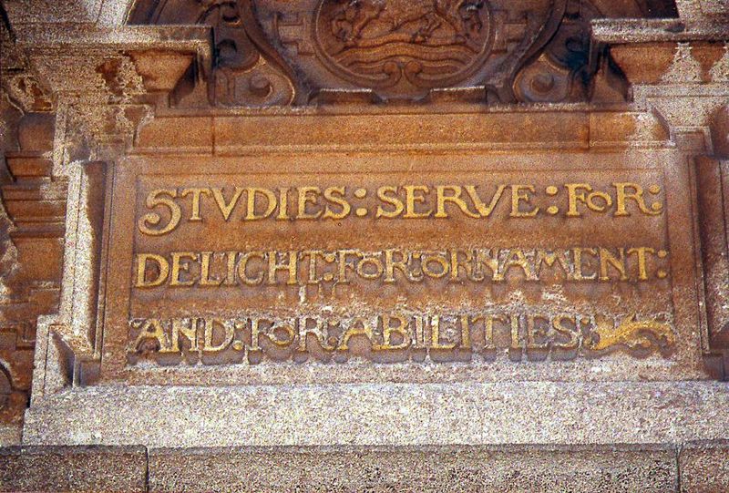 The Town Hall once contained Oxford's public library. Hence the Baconian inscription.