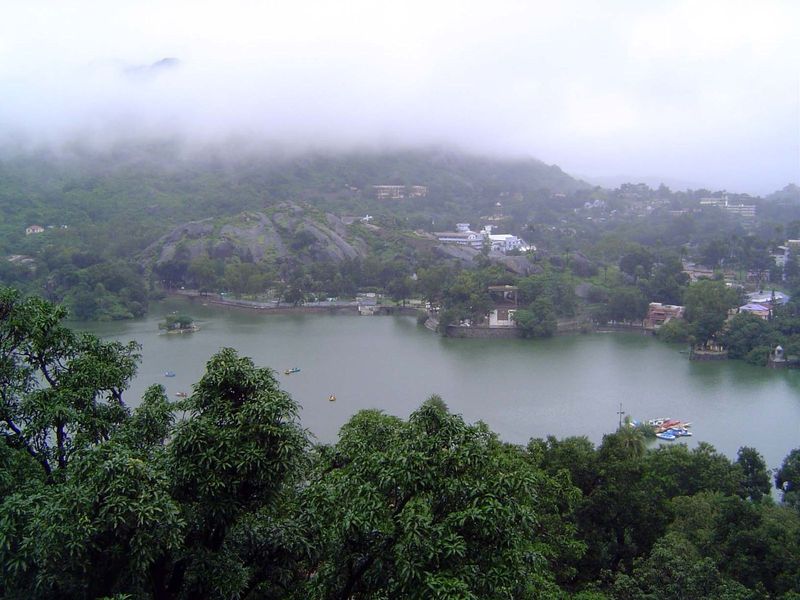 The town is to the right, flanking the small artificial Nakki Lake. Wherever feasible, the British added such lakes as ornaments to their hi