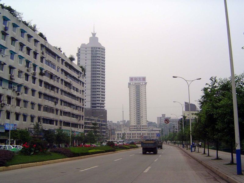 Not what you expect for a town you never heard of in the middle of "rural" China? Nei Jiang has 300,000 people.