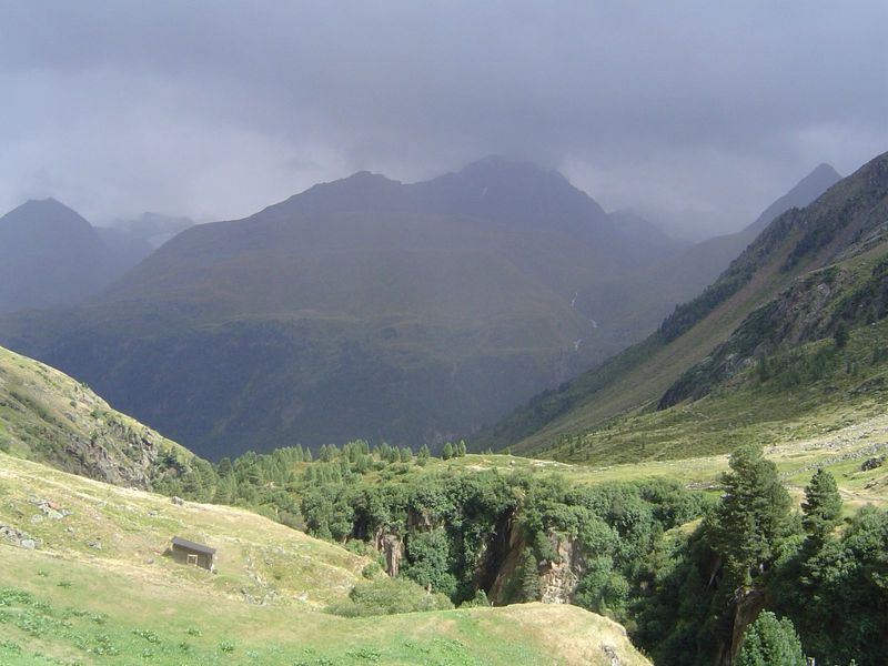 The incised Rofen Brook, near Breslauer Hutte.