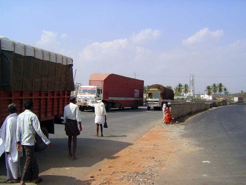 Another one, this one loaded. If you get the impression that "controlled-access highway" has a different meaning in India than in most other