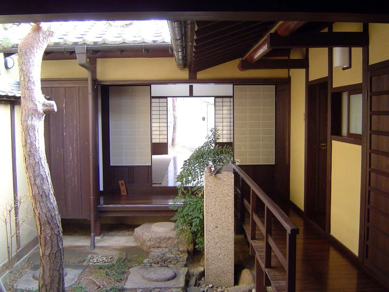 Room is made for an inner garden or naka-niwa.