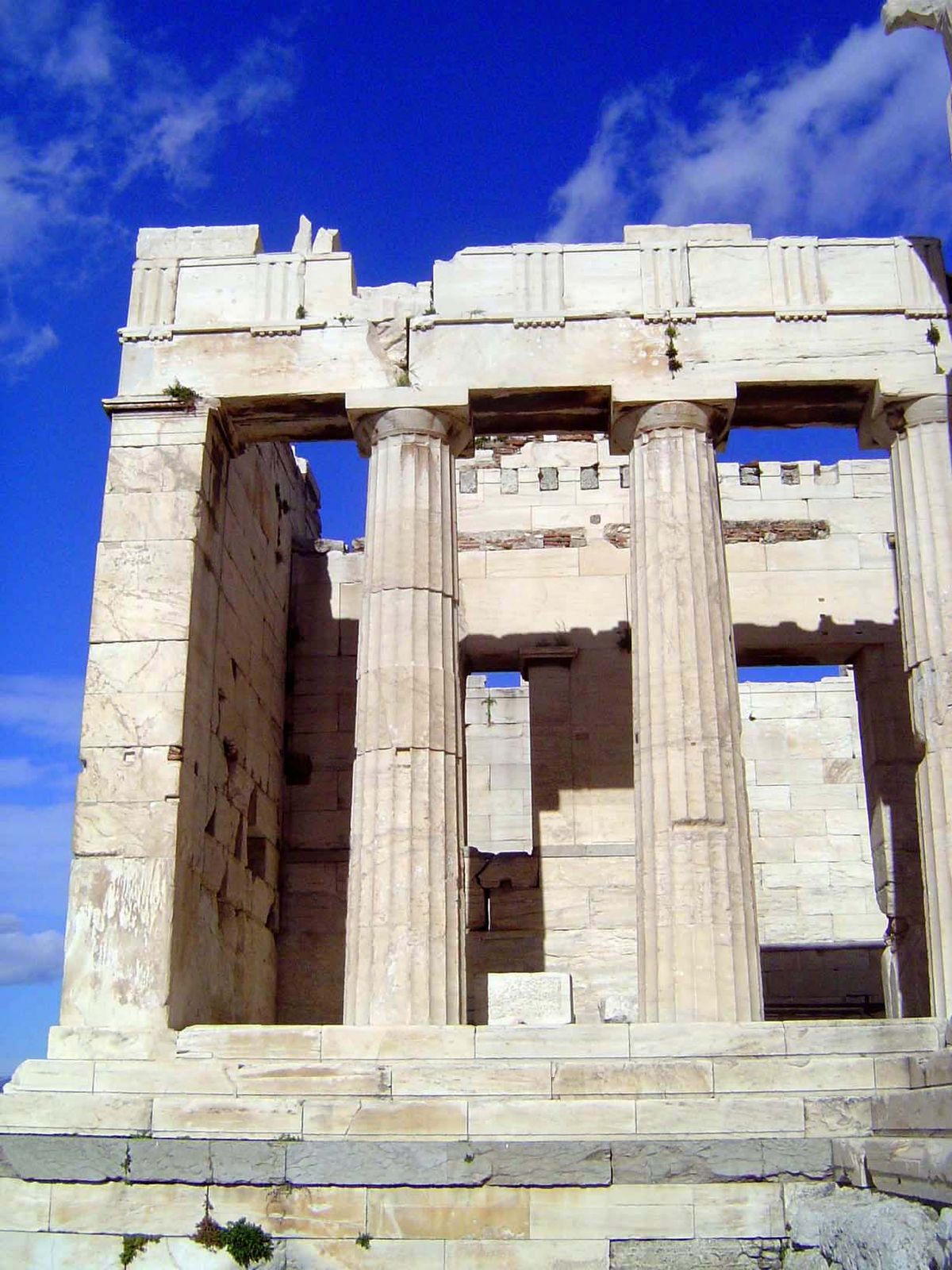 The north porch of the propylaia, in stark Doric. The columns have the standard 20 flutes.