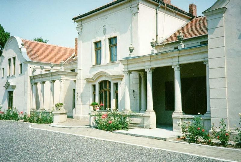 Orlovo, east of Torun. In the early 1930s the estate belonged to Count Slaski, fond of African safaris.