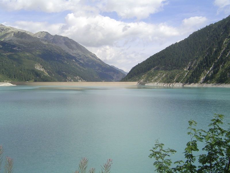 Looking the other way, toward the dam.
