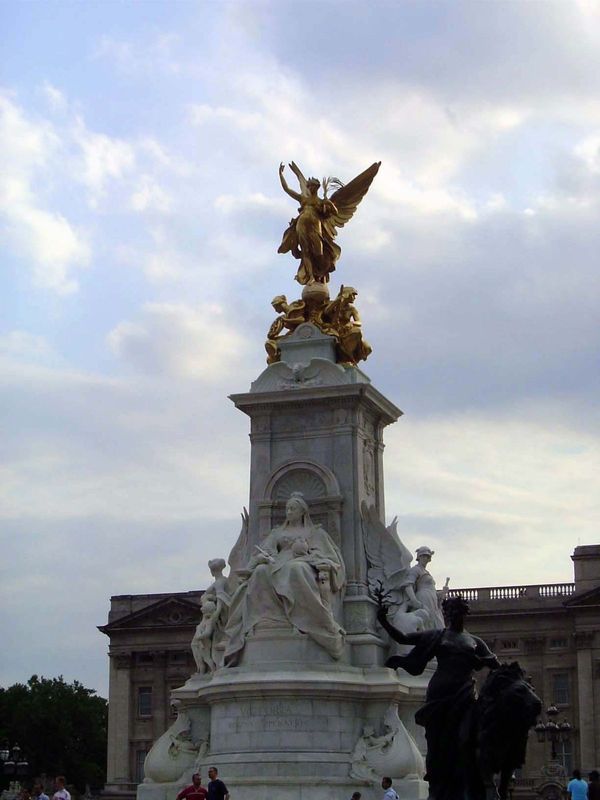 Appropriately for an maritime power, the base is quartered with wide-bellied ships while the angels of justice, truth, and charity stand on 