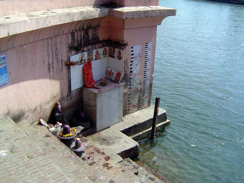 Up at the Hardiwar headworks, the little shrine was still in place.