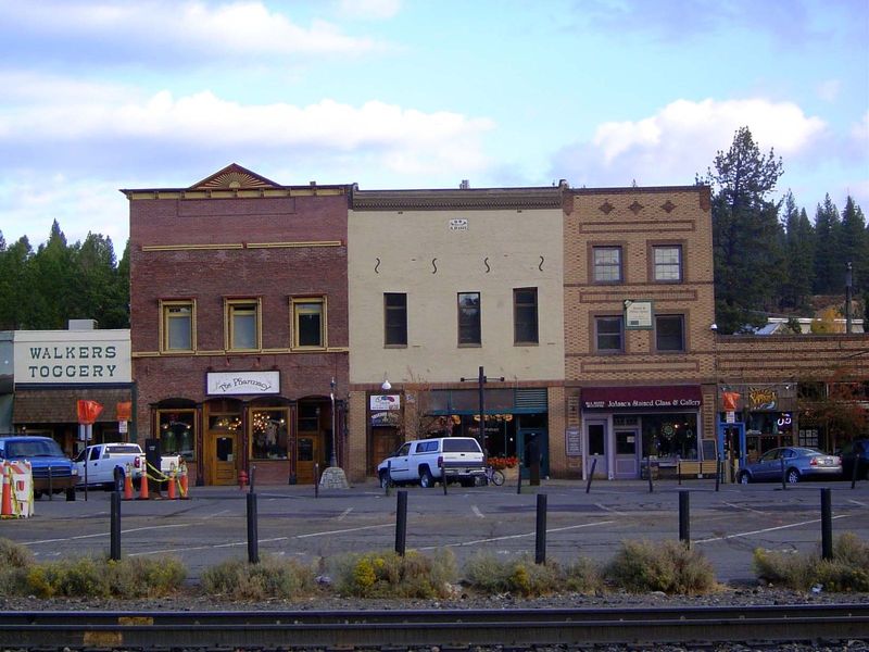 Safeway is a mile to the west, where modern services are clustered.