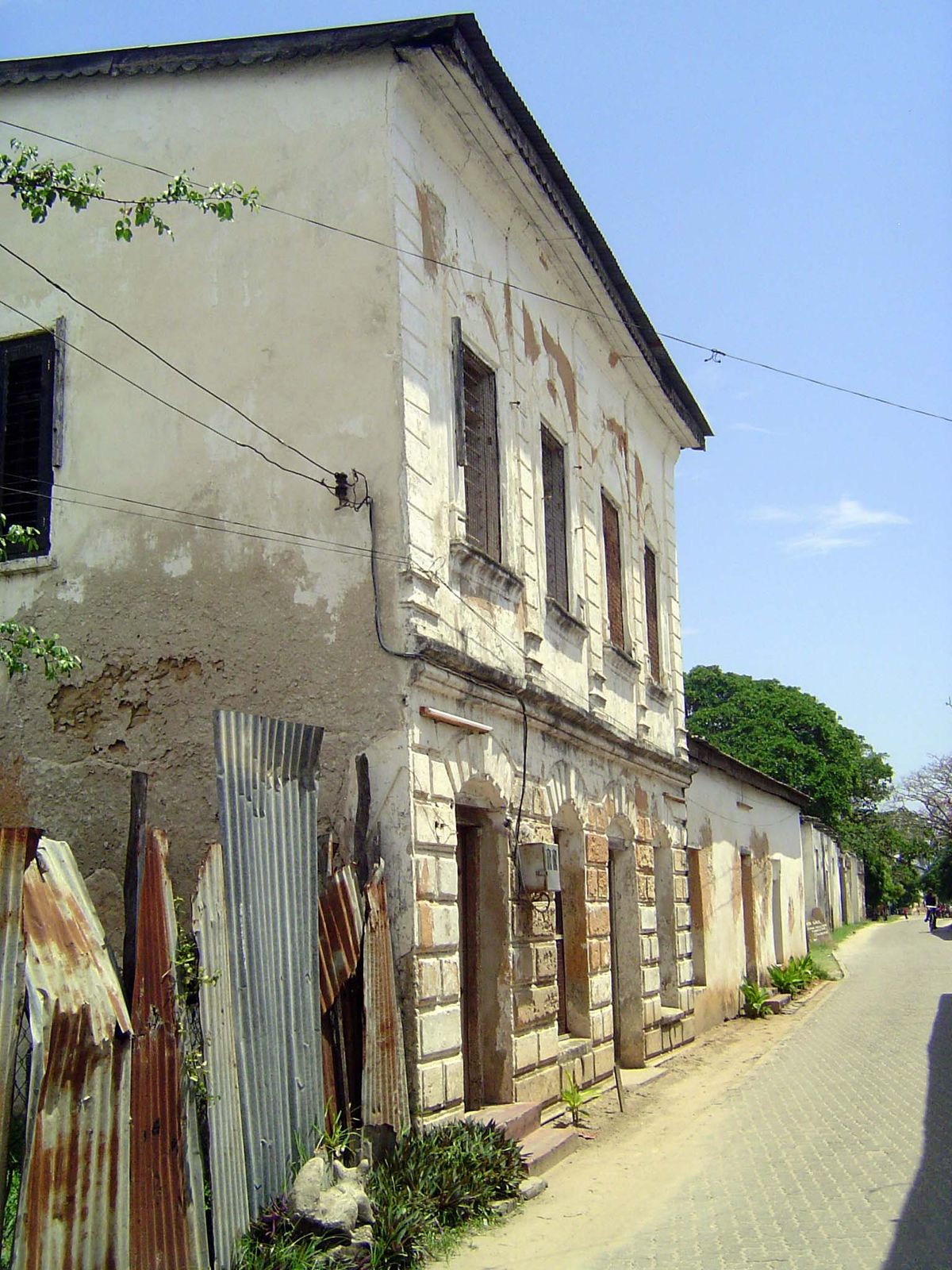 Farther back from the beach, there's an old residential building with palazzo pretensions.