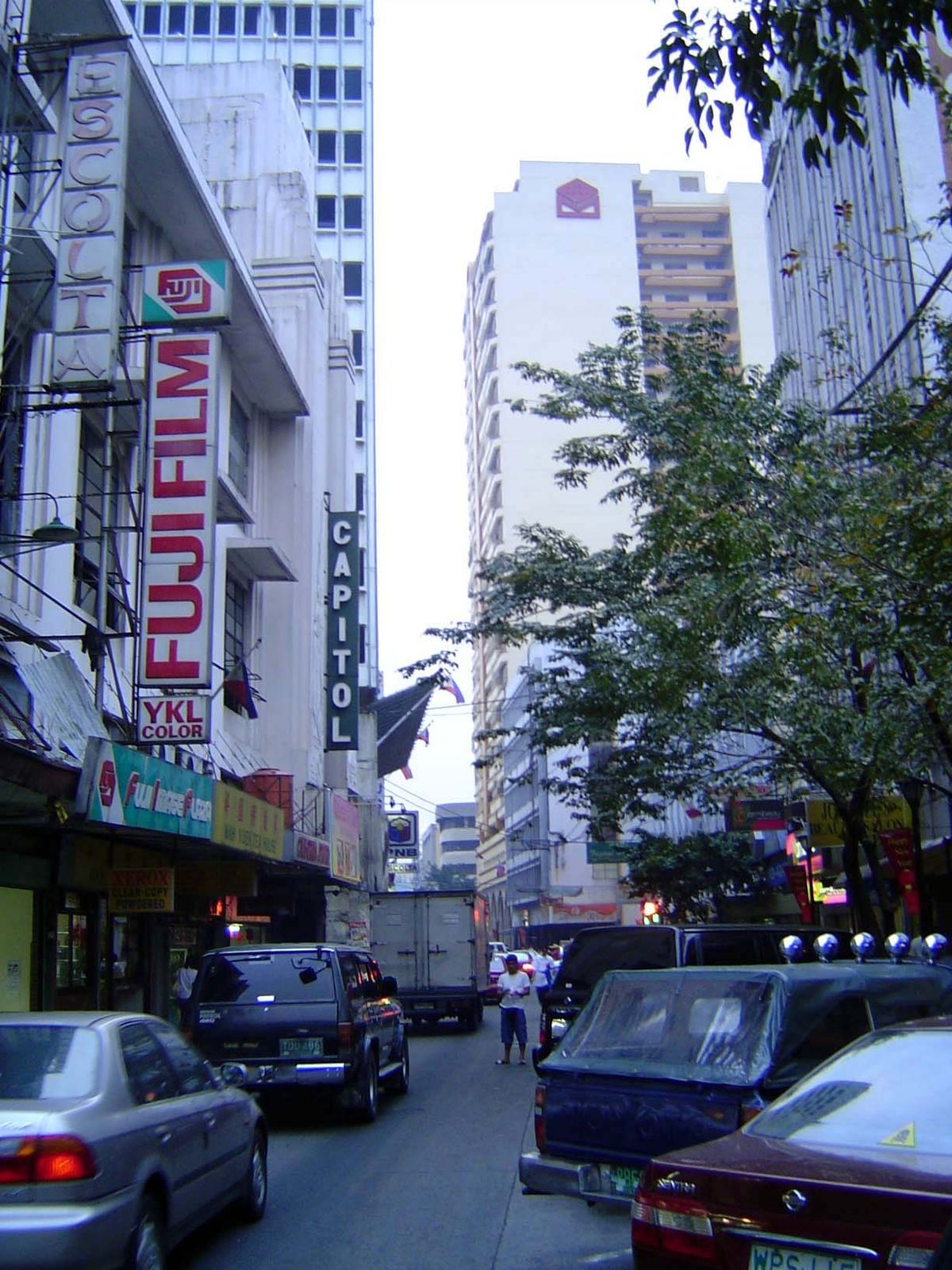 The Escolta is no longer Manila's Fifth Avenue. Old photographs show horse-drawn carriages on a cobble-paved street. Buildings were generall