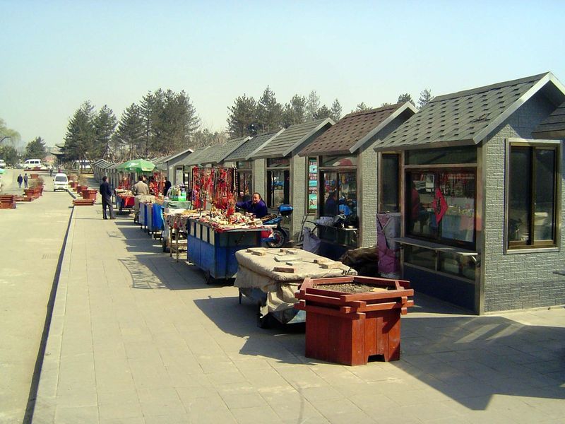 In the last few decades, Jinci has been greatly expanded with a neatly organized lineup of souvenir sellers.