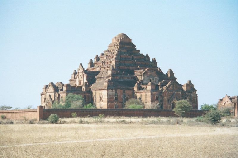 Dhamma-yan-gyi, a veritable mountain-cave begun in 1165 by Sithu I but never finished. Why? One explanation is that Sithu was about to rise 