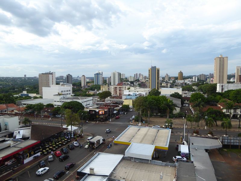 We've come about a dozen miles southwest to the city called Foz that's Portuguese for "falls" do Iguaçu, population 265,000. Clearly, we mus