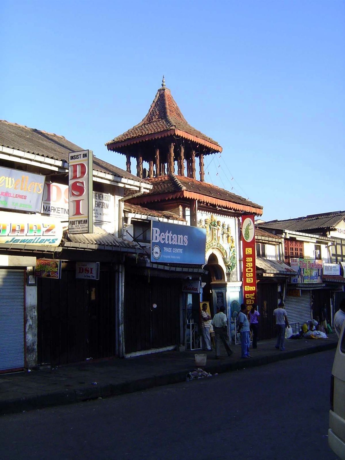 A closer view of the devale entrance.