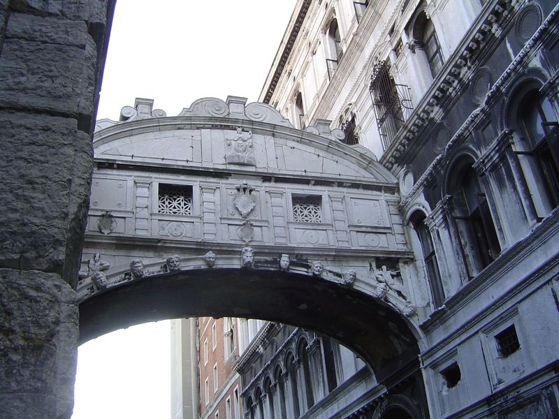 The Bridge of Sighs Ponte dei Sospiri, built about 1600, connects the Doge's Palace with the New Prison Prigioni Nuove or Paglia. It's a tou