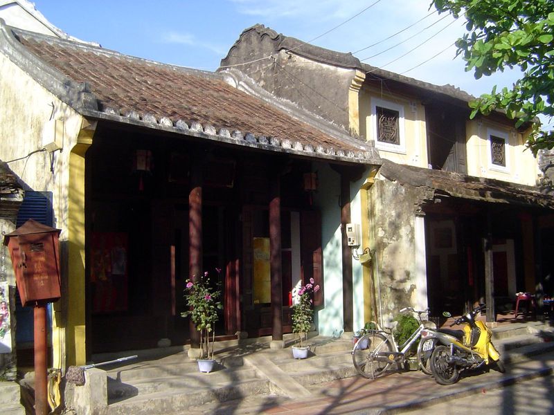 The simplest building type: single ridge, one story, open front.