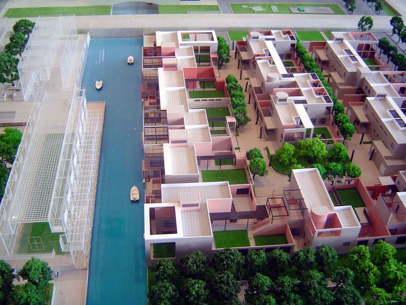 Only the most expensive homes face the water.