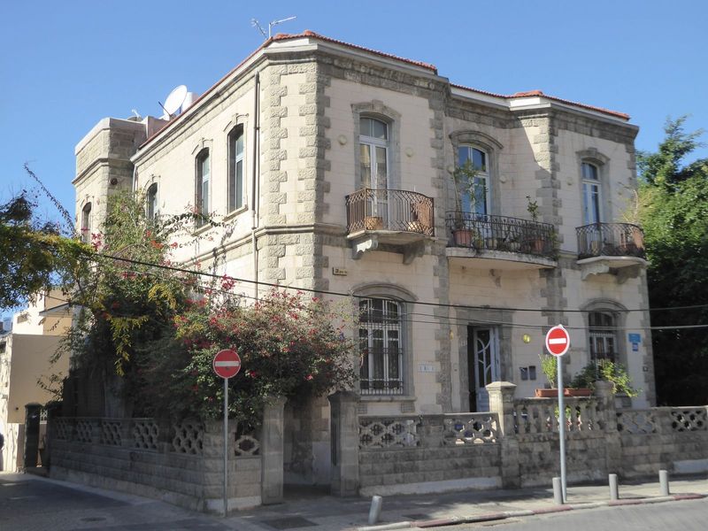 Neve Tzedek's buildings are respectable. Even liberals are usually conservative when it's time to build their house.