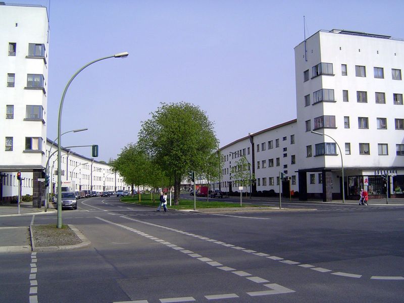 Finally we come to the Weisse Stadt, the appropriately named White City. The main street here curves into the distance, and the beginning of