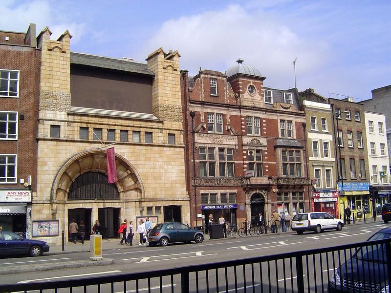 More philanthropy: on the right, the Whitechapel Library and Museum of 1892, funded by a gift from Passmore Edwards; on the left, the striki