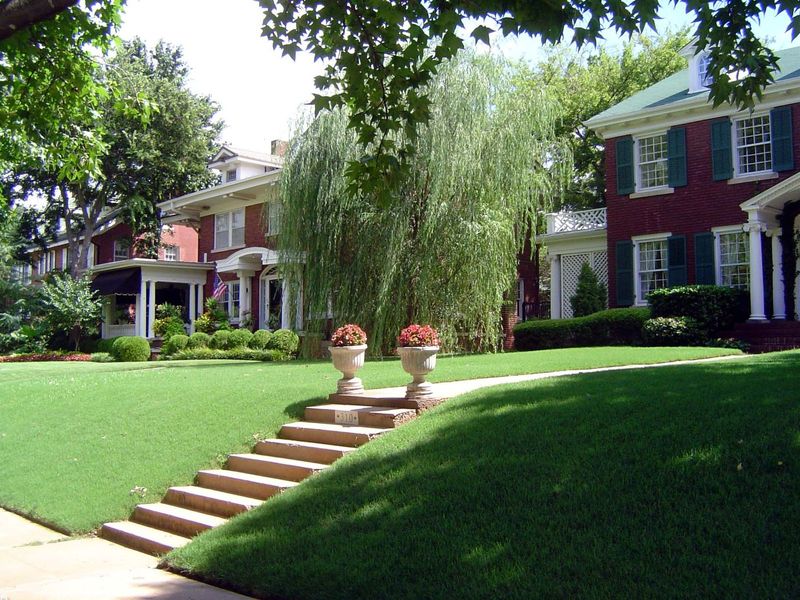 For the moment, here are some early Nichols' houses along the 300 block of NW 19th. We're going to look around for a minute.