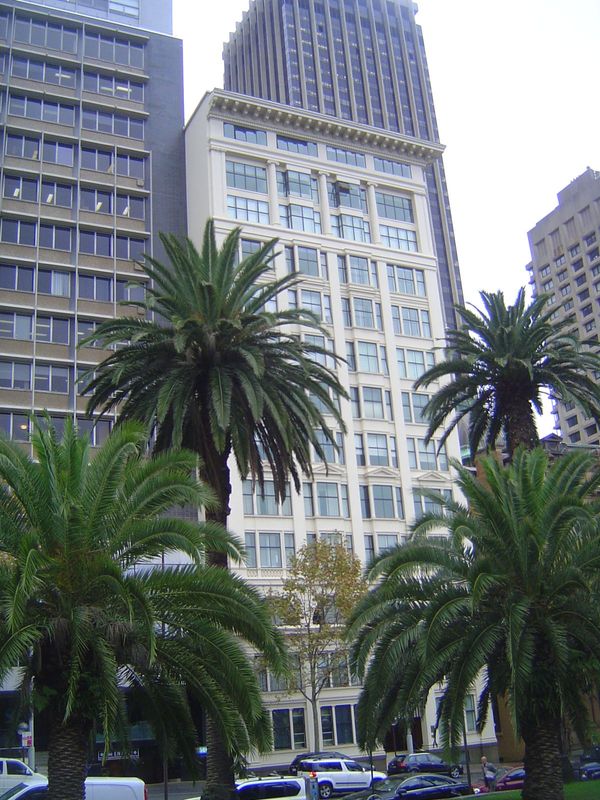 A building that can't make up its mind: this is the Astor, built 1922-23 and facing the botanical garden. Graham Jahn in Sydney Architecture
