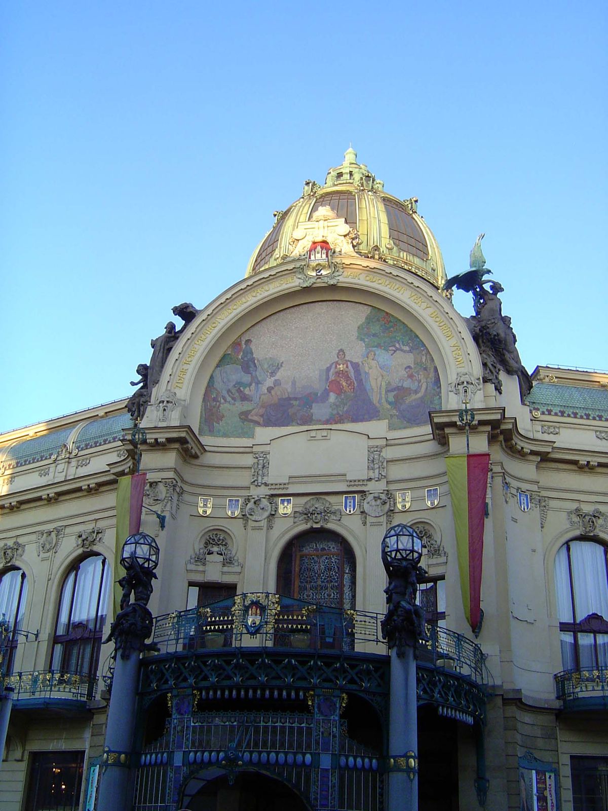The mosaic is Hommage a Prague, by Karel Spillar.