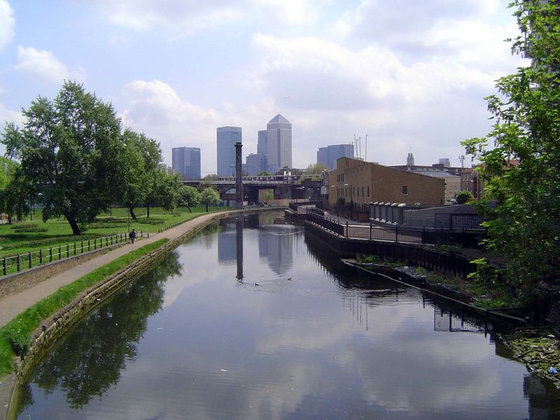 A few blocks to the east, the Regent's Canal at Ben Jonson Road. Canary Wharf is straight ahead, to the south.