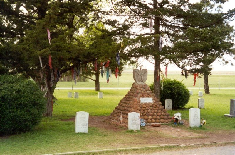 A very few miles away, and still on the base, there's an Apache cemetery, leftover from the days when the Apache were confined to Fort Sill.