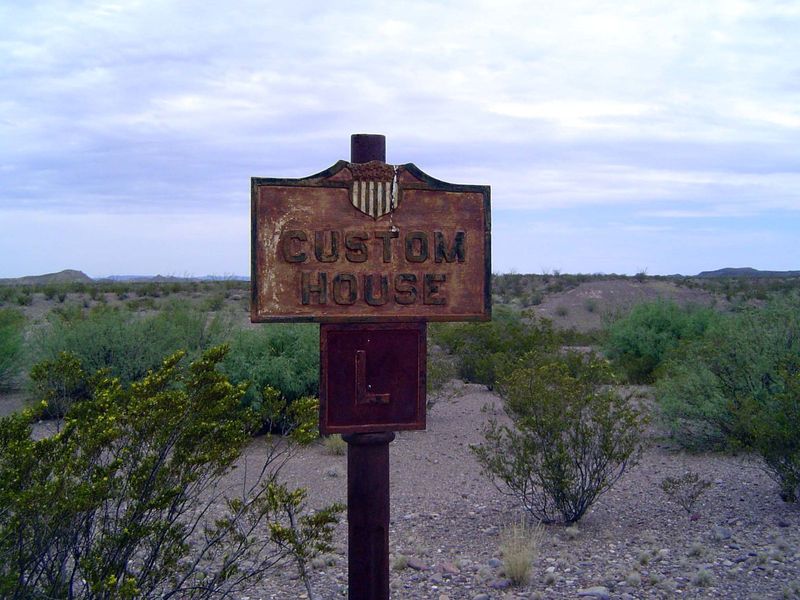 On the way to that canyon there's this sign of an abandoned border crossing.