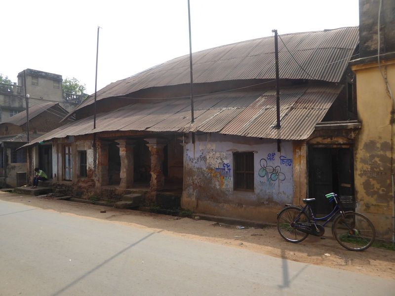 Another example, again on Ahalla Bai Road.