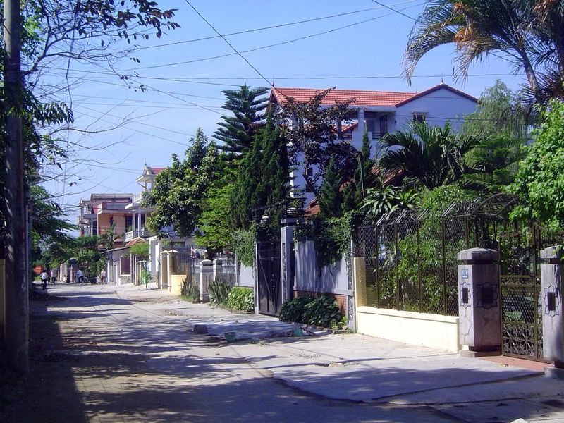 Most of the area within the citadel but outside the imperial city is a residential neighborhood.
