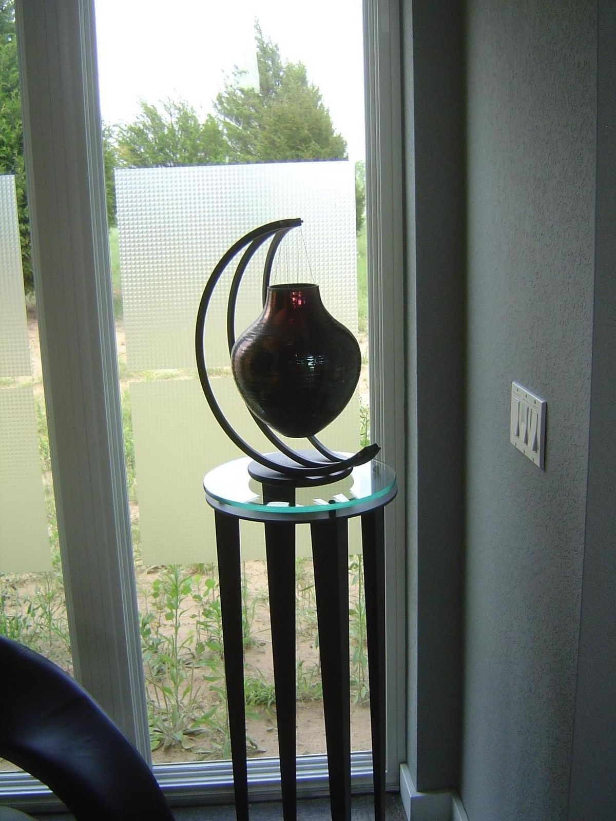 There are no carpets or shades or drapes; the only concession to modesty is sand-blasted panels in the bedroom windows.