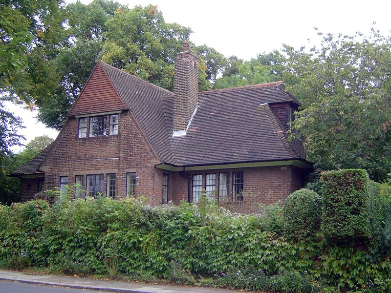 Farther into the suburb, there are detached homes separated from the street only by hedges, never walls. The maximum density was eight house