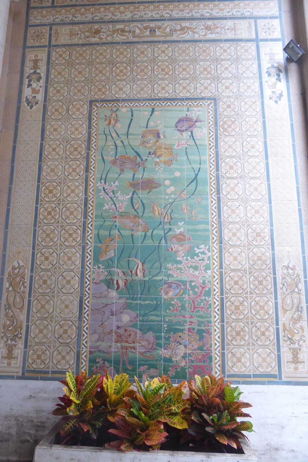 Tiles with Hawaiian fish.