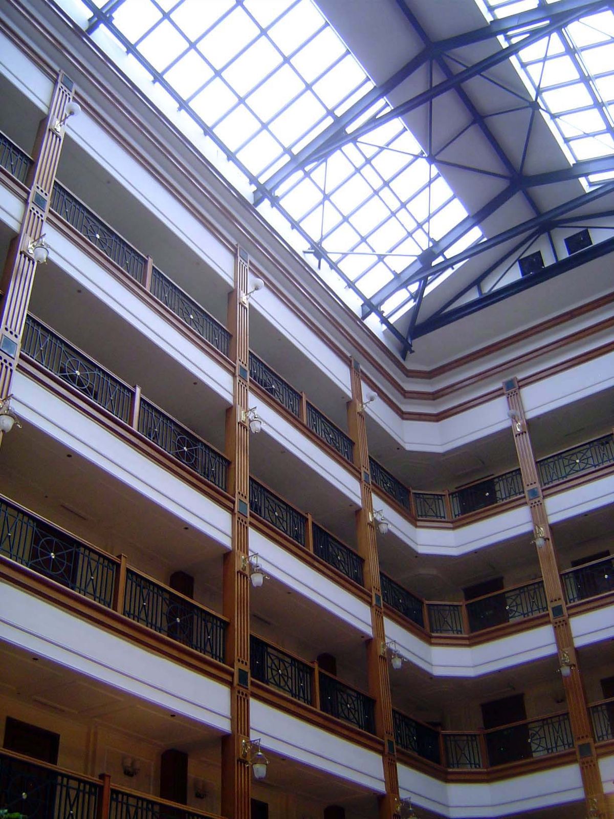 Rooms are ranged around an atrium.