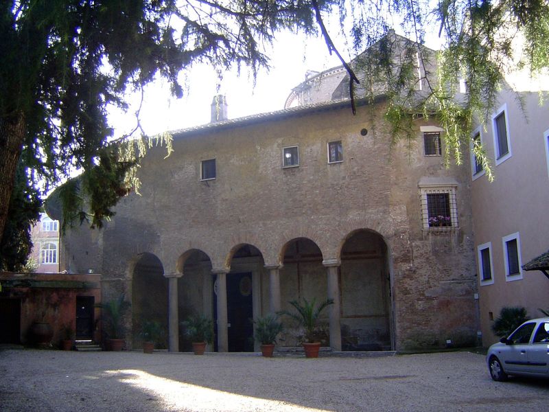 Rather, as is clear even from the exterior, it refers to the shape of the building.