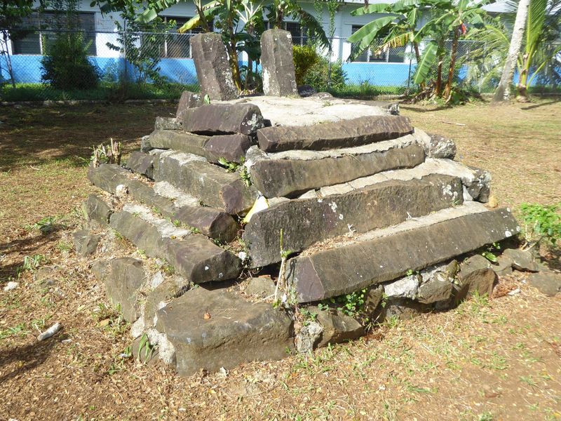 John Kubary, who used the first saudeleur's tomb as a darkroom, mined the Nan Madol ruins sufficiently to extract a hundred crates of artifa