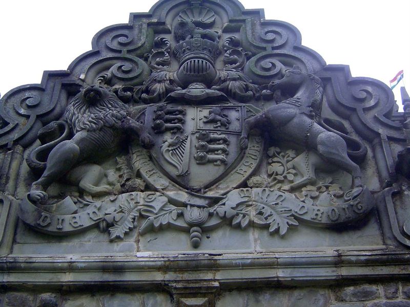 The royal coat of arms.