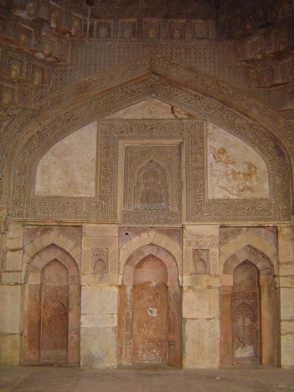 Only one of the mosque's inscriptions is factual. It is dated 1494 and states that this is the mosque of Sikandar Shah Lodi, son of Bahlul S