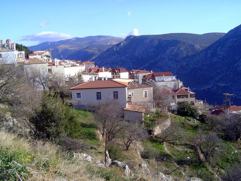 The old village of Kastri, moved west a mile or so, became the new town of Delphi.