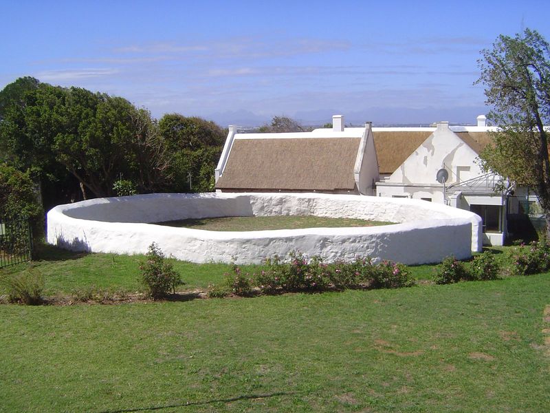 An adjoining threshing floor.